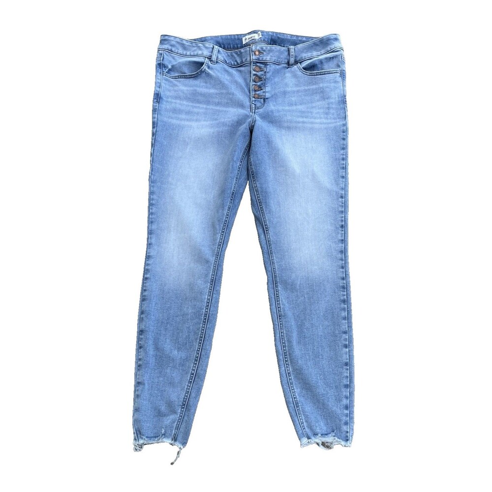 Maurices M Distressed Jeans Blue Denim 18W Long Raw Hem Stretch Button Fly Y2K